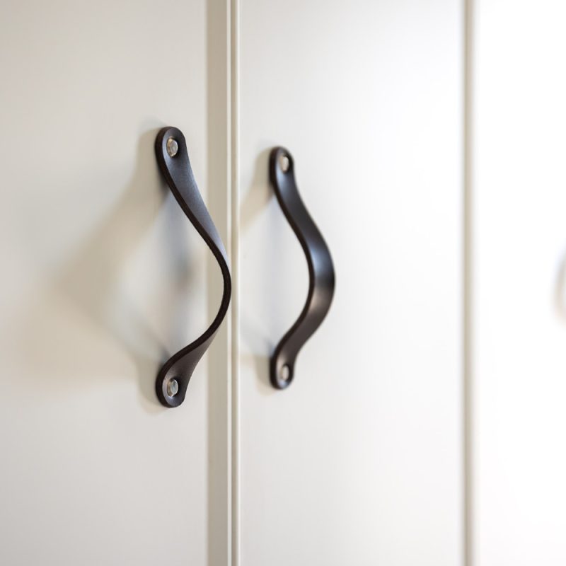 Cara Merawat Engsel Lemari Besi Agar Tidak Macet
